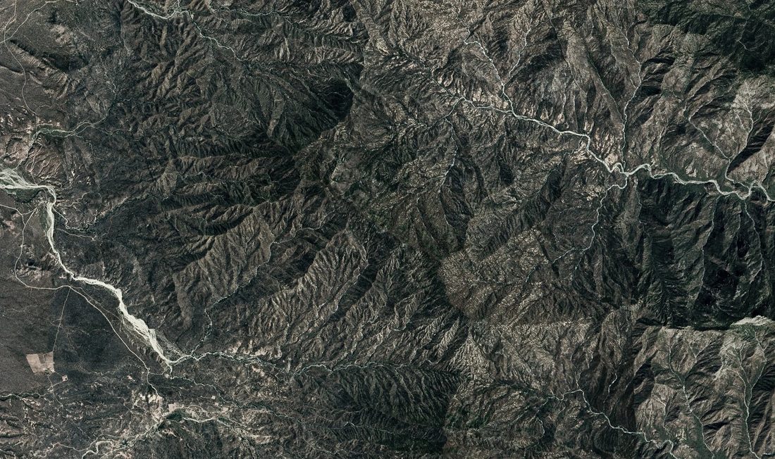 Vista satelital de territorio montañoso